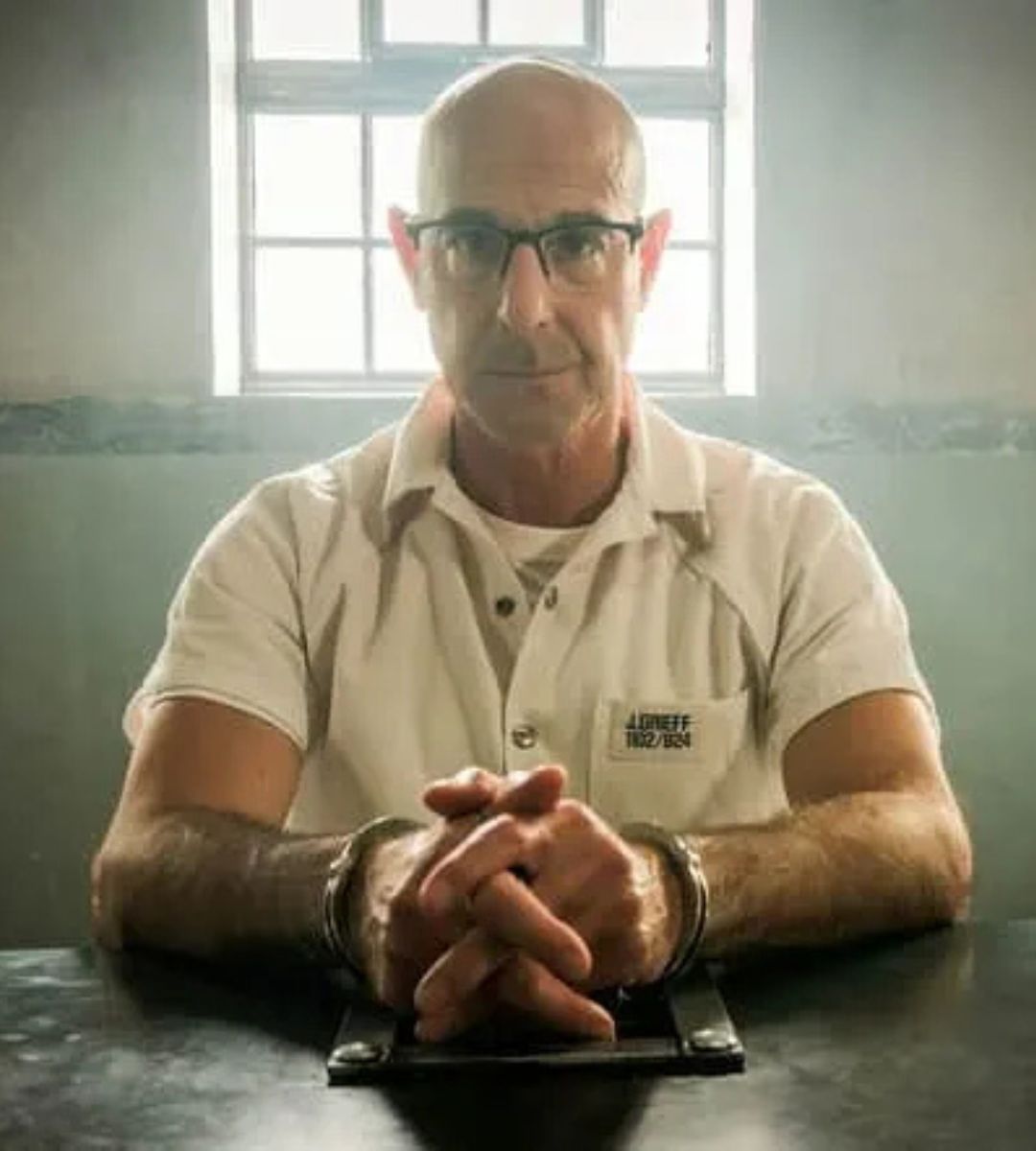 Inside Man: la serie, anzi miniserie è su Netflix. Stanley Tucci al top in questo thriller poliziesco imperdibile.