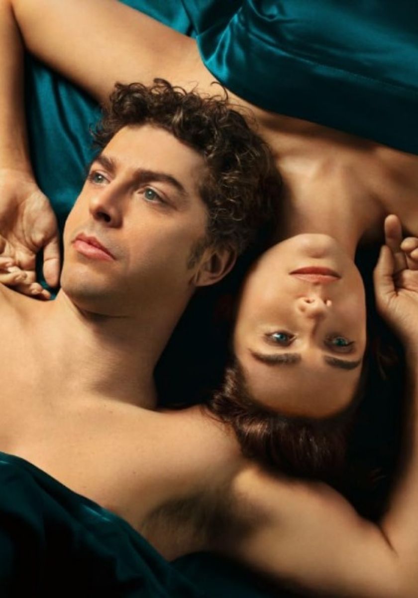 Fedeltà è la miniserie italiana originale Netflix tratta da un bestseller. Non è una storia d'amore: è una storia sull'amore.