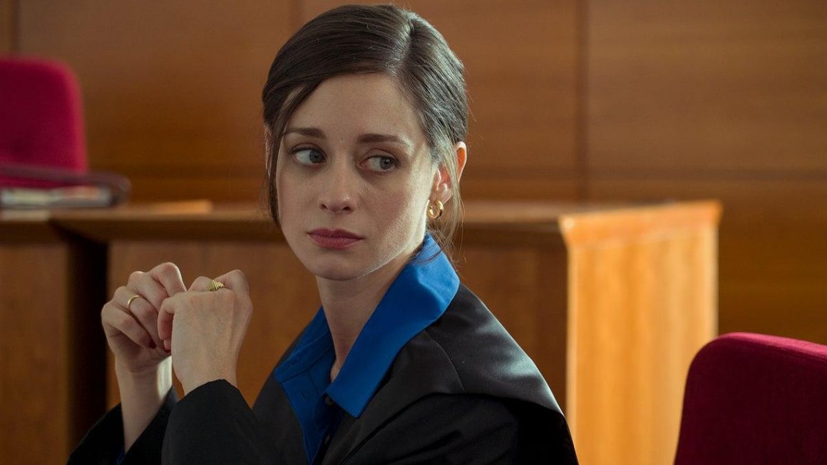 Senza giudizio: la miniserie legal thriller spagnola guida la Top 10 Netflix. Dopo neppure due giorni è la serie TV più vista in Italia.