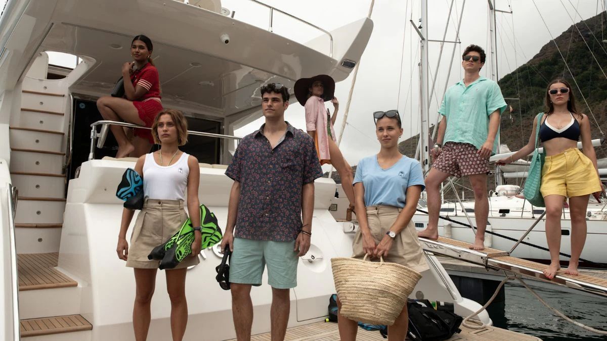 Oasis Resort: arriva su Netflix la miniserie spagnola sospesa tra thriller e teen drama negli splendidi scenari di Tenerife.