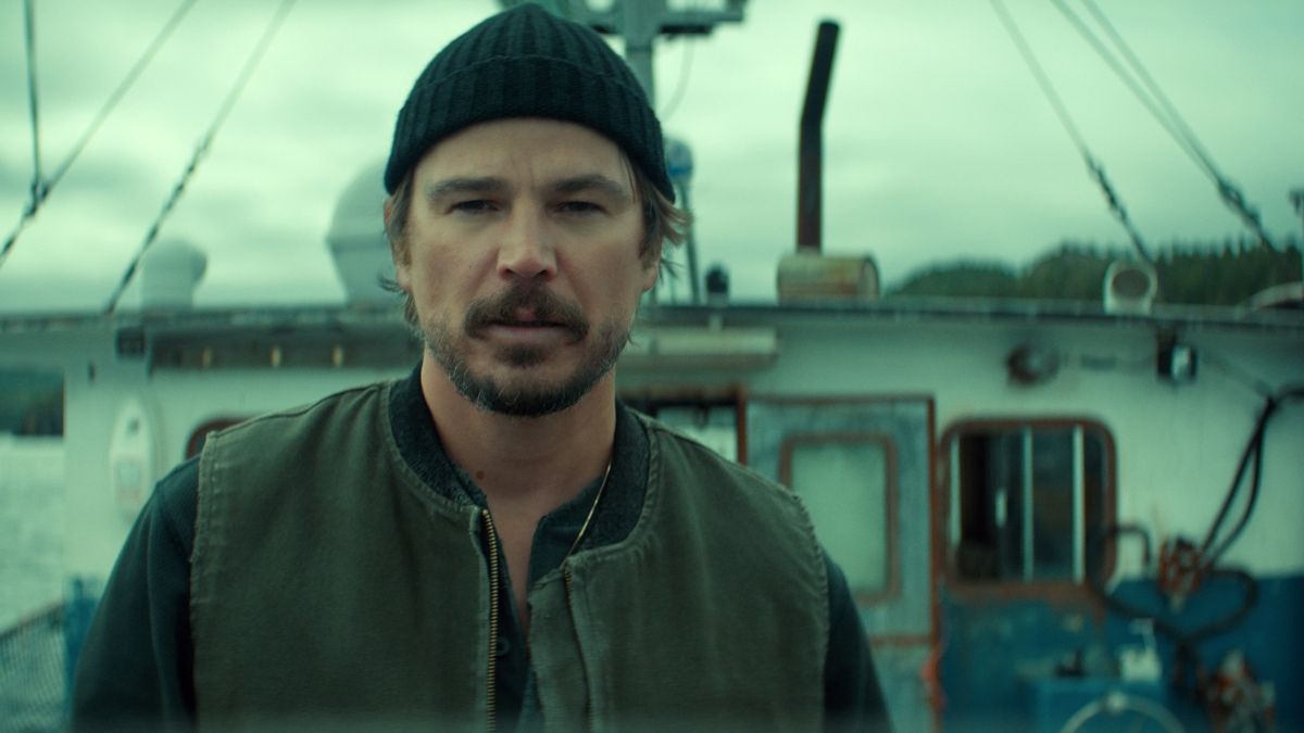 Below: la nuova serie Netflix e quel mistero nascosto negli abissi. Josh Hartnett dovrà affrontare questo oscuro segreto.