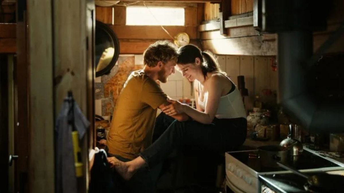 Su Netflix c'è A Beautiful Life, una rom-com musicale che merita di essere riscoperta. Le scene musicali hanno l’energia di un concerto.