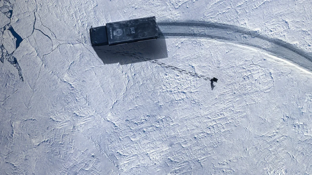 Sotto lo zero: il thriller spagnolo su Netflix non ti darà tregua. Un viaggio nella notte dove il pericolo arriva da ogni direzione.