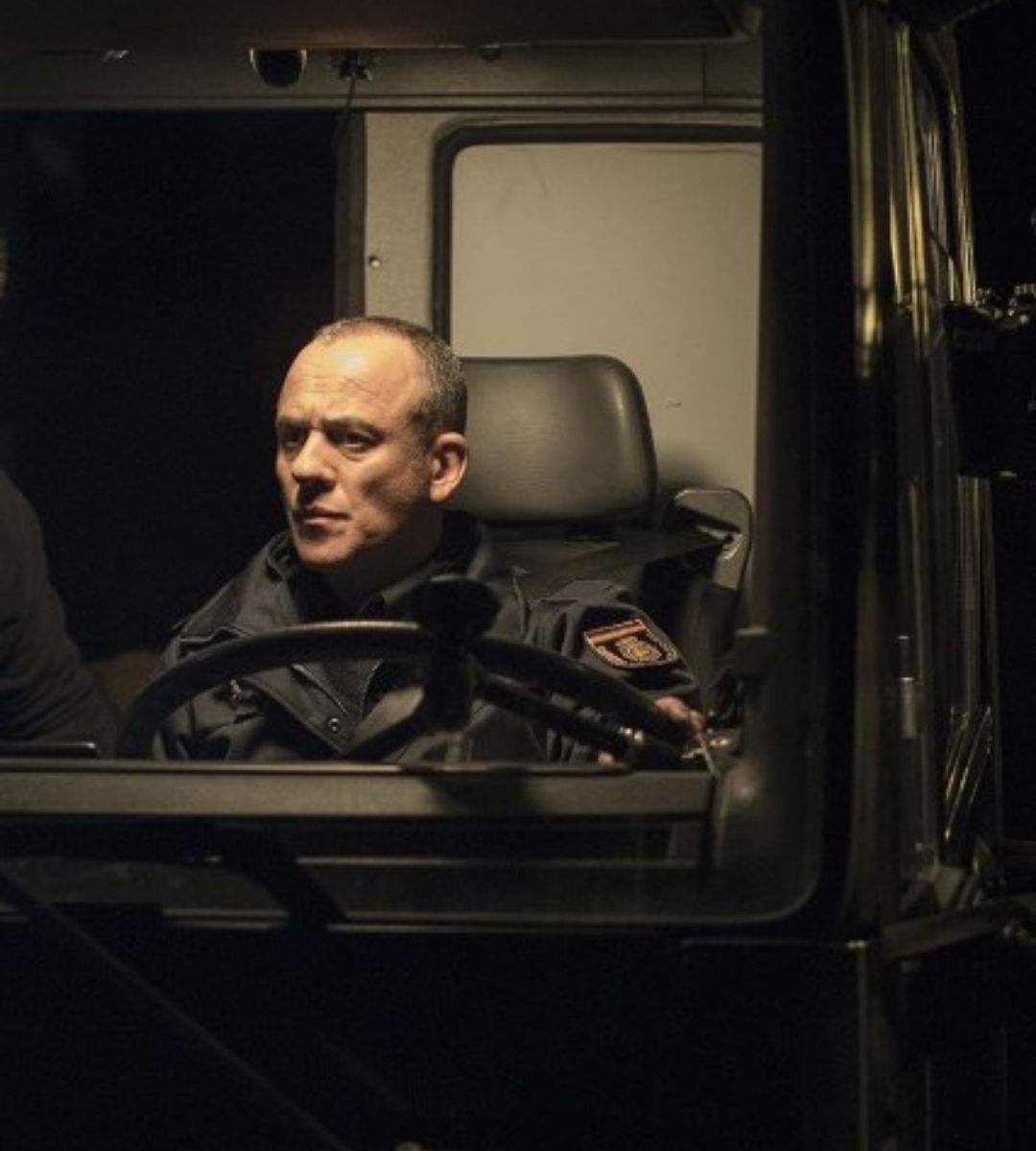 Sotto lo zero: il thriller spagnolo su Netflix non ti darà tregua. Un viaggio nella notte dove il pericolo arriva da ogni direzione.