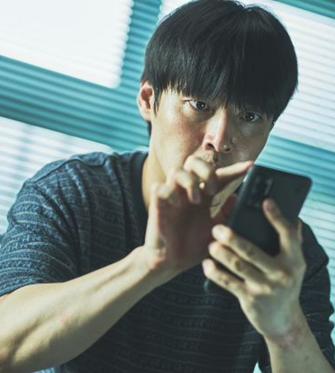 Basta un telefono per distruggerti la vita: Unlocked è il thriller coreano di Netflix che mette i brividi e  inquieta fino all'ultima scena.