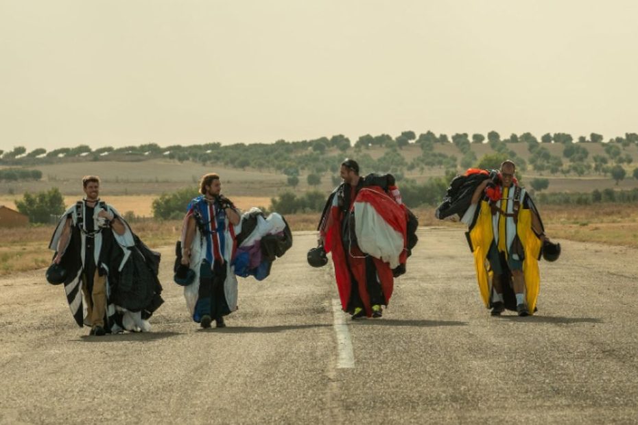 In foto i protagonisti del film su Netflix Adrenalina