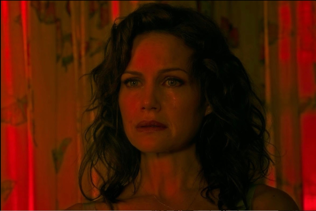 Carla Gugino in Il gioco di Gerald thriller psicologico su Netflix