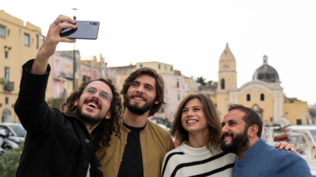 Ve ne sono di tutti i generi, a voi la scelta: ecco le migliori serie TV italiane su Netflix (secondo noi).