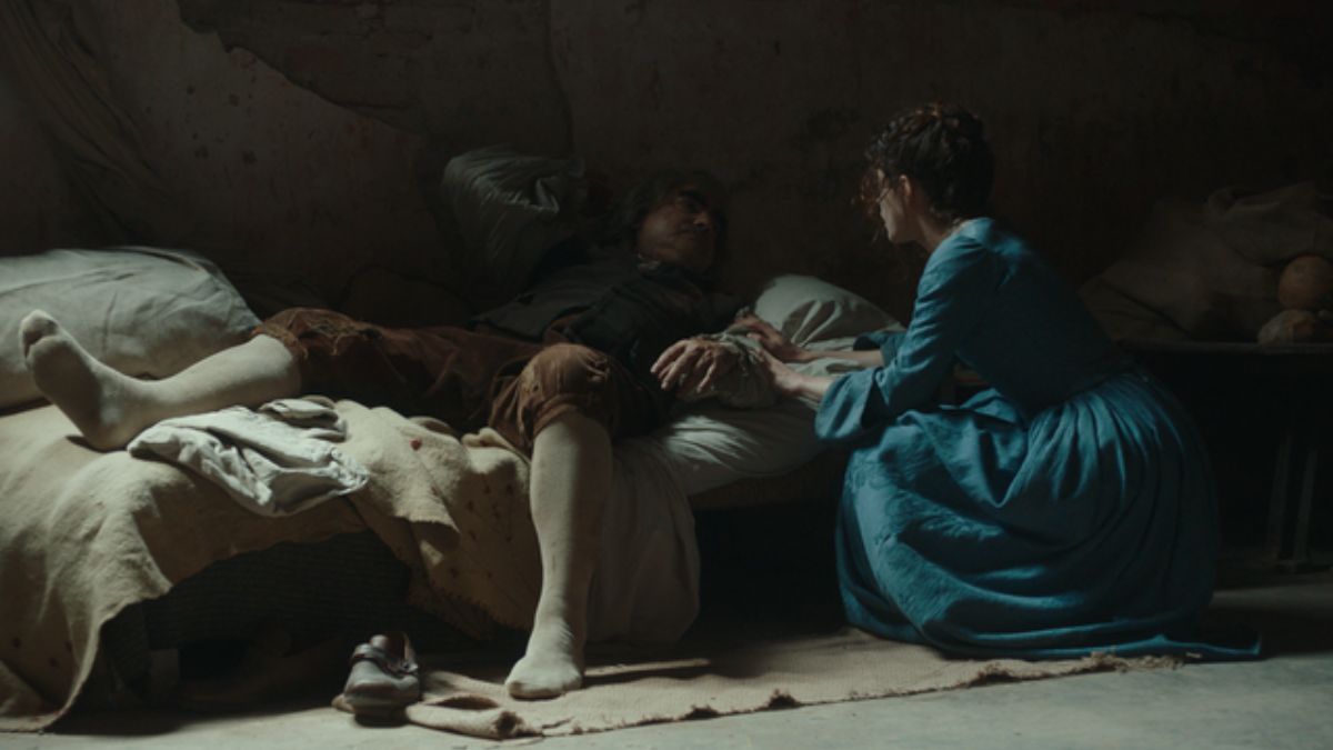 in foto una scena del film Gloria! con il cantante Elio