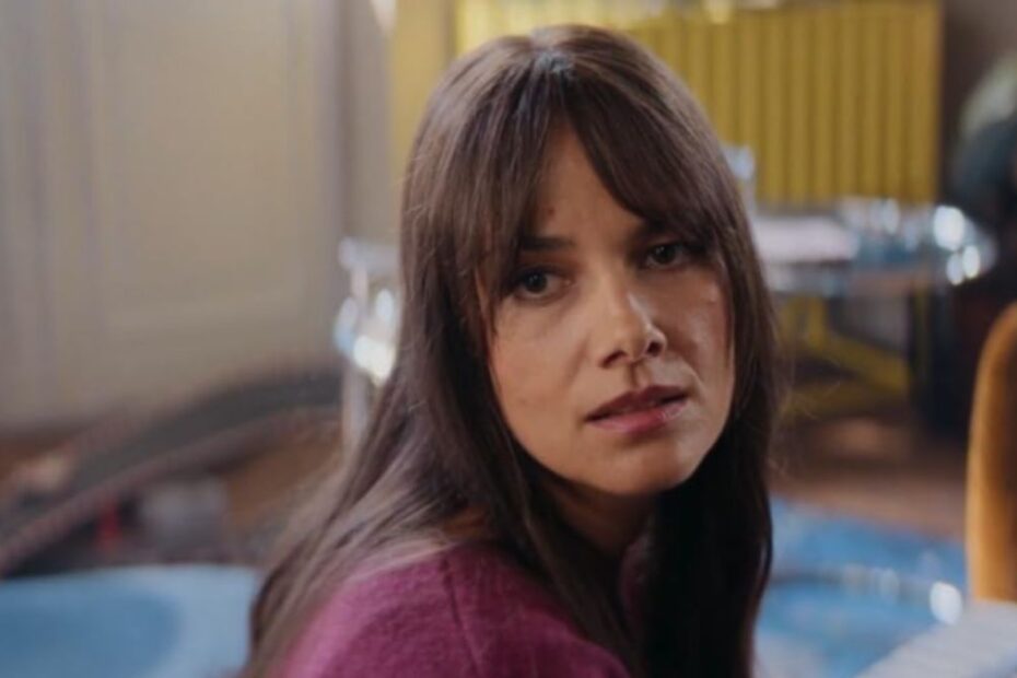 In foto la protagonista del film Netflix Io, il mio migliore amico e la sua ragazza