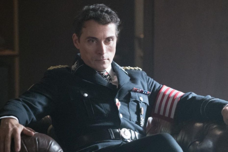 In foto il protagonista della serie tv drammatica L’uomo nell’alto castello