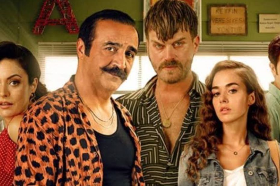 Su Netflix Money Trap: Il tesoro di Karun, la serie turca ambientata a Istanbul che segue le vicende di un adorabile truffatore.