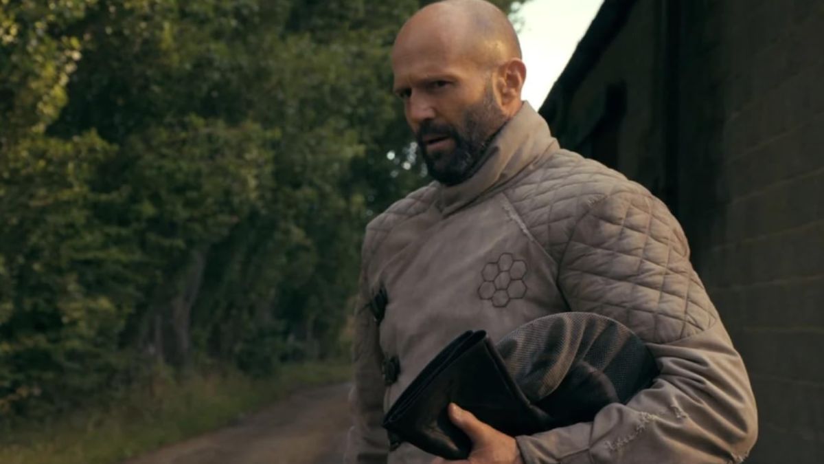 In foto Jason Statham il protagonista del film The Beekeeper su Netflix