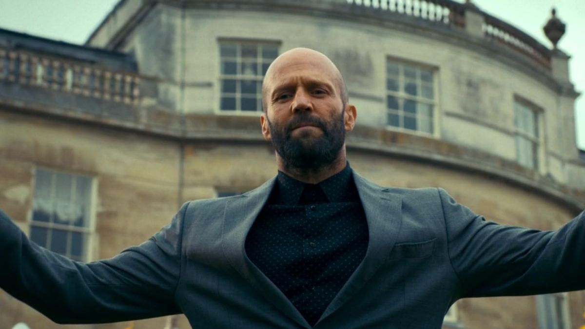 In foto Jason Statham il protagonista del film The Beekeeper