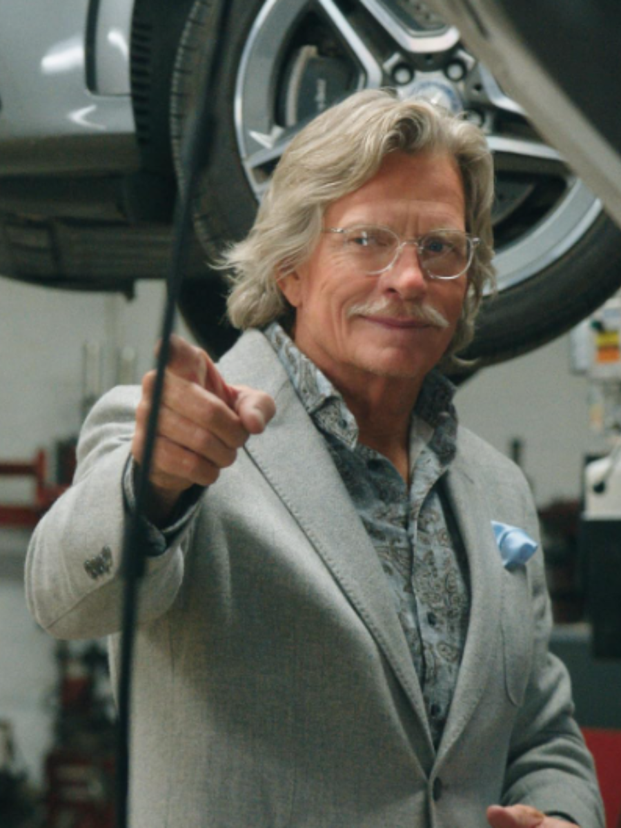 in foto il protagonista della serie tires