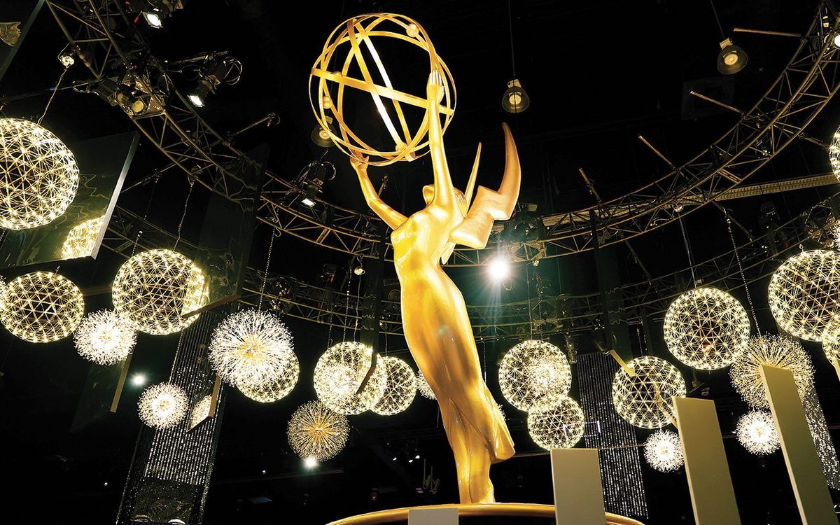 The Pitt e Widow’s Bay fanno incetta di premi agli Emmy 2026: ecco dove puoi vederli in streaming in Italia.