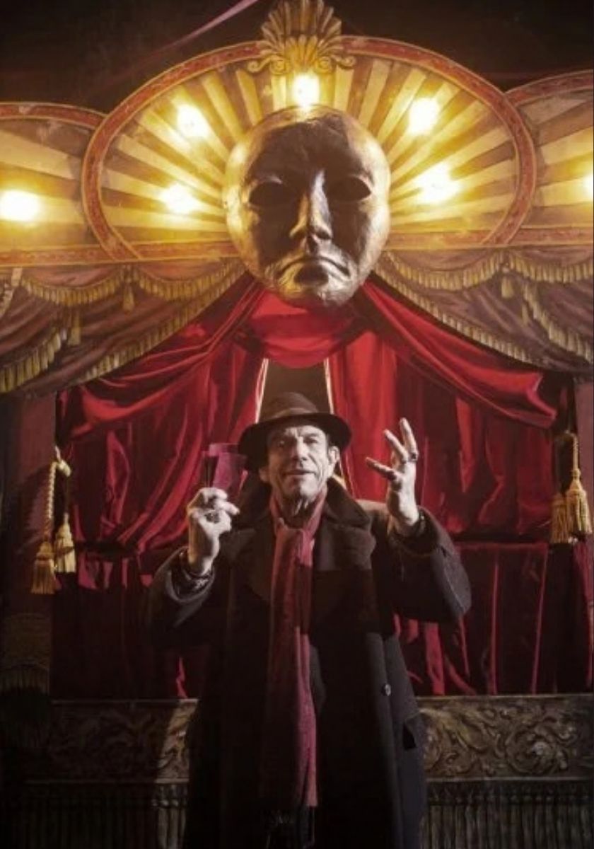 Dopo una catastrofe nucleare, una famiglia accetta l’invito a cena di un misterioso hotel: Kadaver è l’horror norvegese su Netflix.