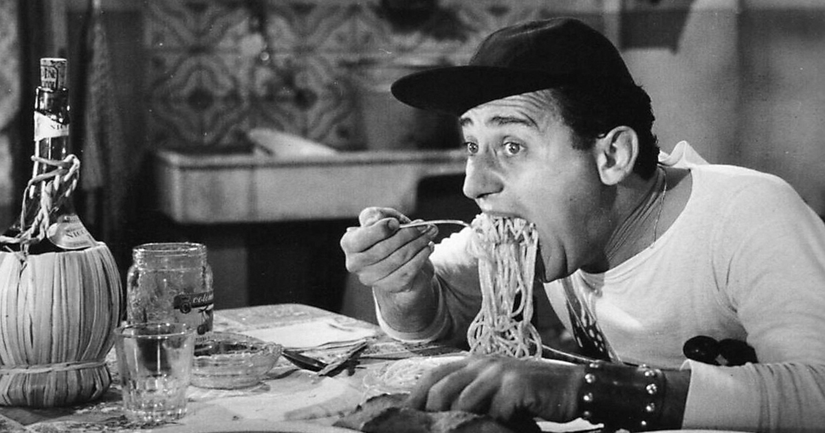 Alberto Sordi Secret è su Prime Video: il docufilm racconta vita privata, amori, fragilità e retroscena poco conosciuti del grande attore.