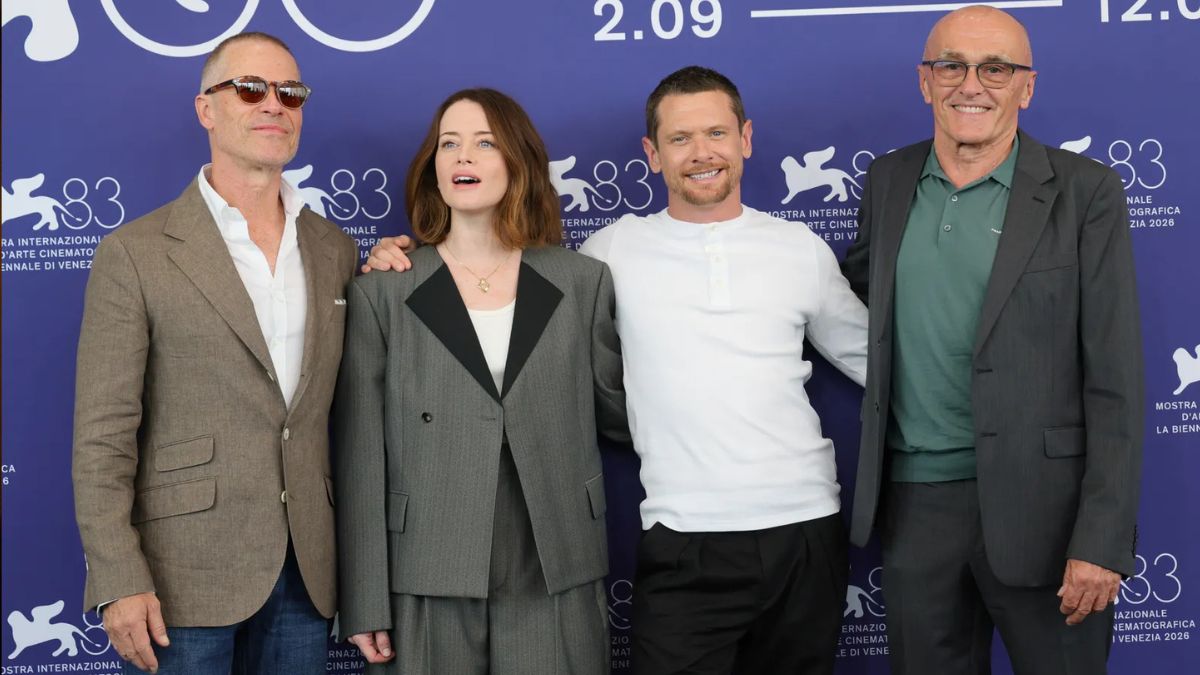 Danny Boyle racconta la rivoluzione dei tabloid in Ink: Guy Pearce diventa Rupert Murdoch nel film Netflix presentato a Venezia.