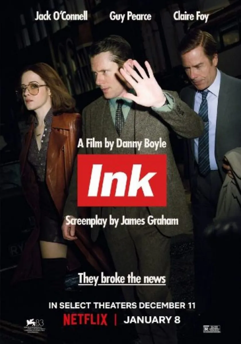 Danny Boyle racconta la rivoluzione dei tabloid in Ink: Guy Pearce diventa Rupert Murdoch nel film Netflix presentato a Venezia.