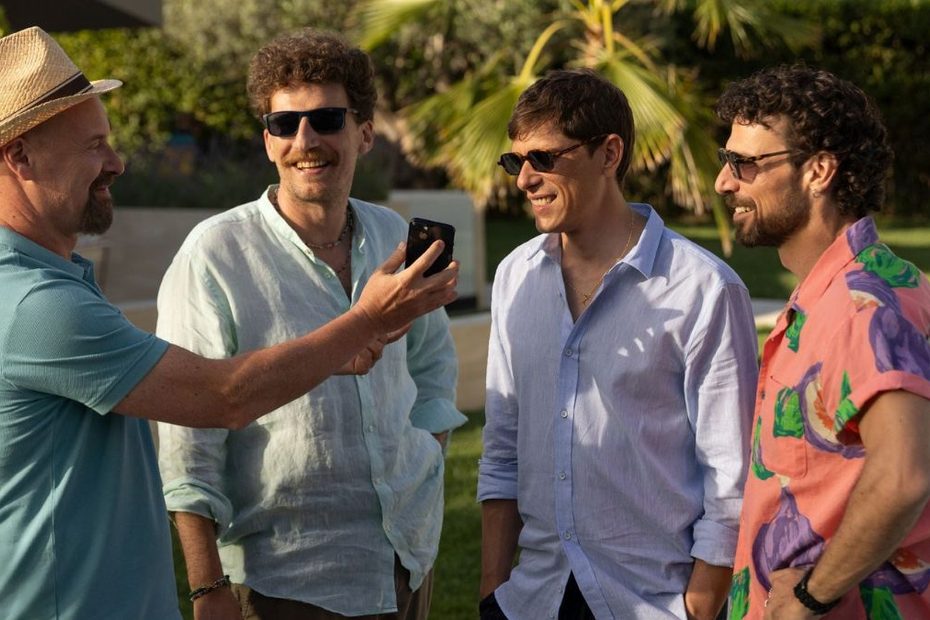 Maschi Veri torna con la stagione 2: nuovi equilibri e cinque grandi ingressi nel cast. Trama, protagonisti e data di uscita su Netflix.