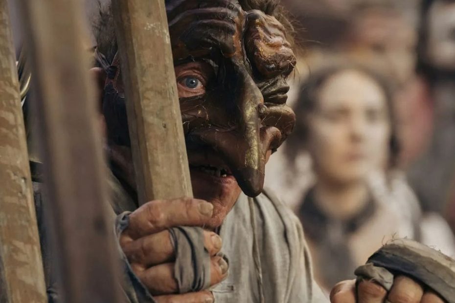 Vincent Cassel cambia volto per interpretare il Quasimodo di Victor Hugo. Netflix trasforma la leggenda del gobbo di Notre-Dame in un thriller