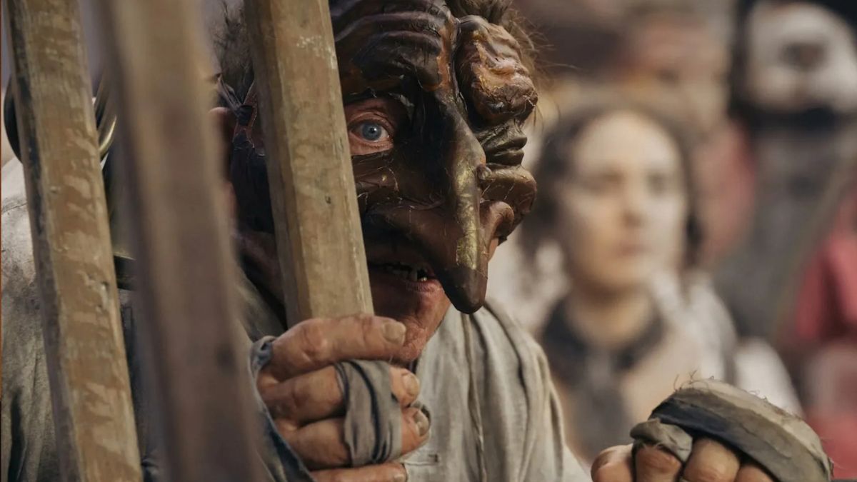 Vincent Cassel cambia volto per interpretare il Quasimodo di Victor Hugo. Netflix trasforma la leggenda del gobbo di Notre-Dame in un thriller