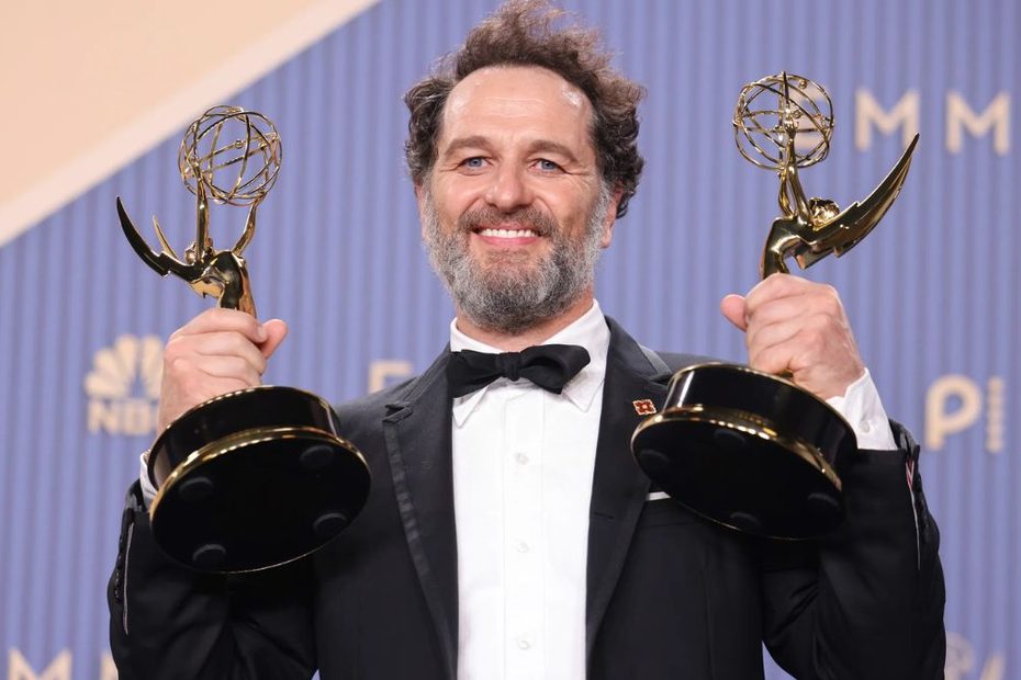The Pitt e Widow’s Bay fanno incetta di premi agli Emmy 2026: ecco dove puoi vederli in streaming in Italia.