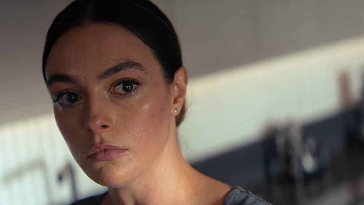 So chi sei arriva su Netflix: trama, cast e uscita del nuovo thriller psicologico turco con Elçin Sangu, Melis Sezen e Ozan Dolunay.
