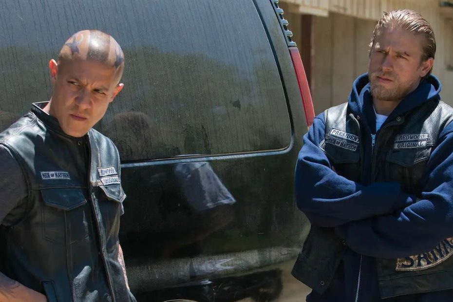 Charlie Hunnam riunisce il cast di Sons of Anarchy 12 anni dopo il finale. Cos'è Legends e perché questo ritorno non è un normale revival.