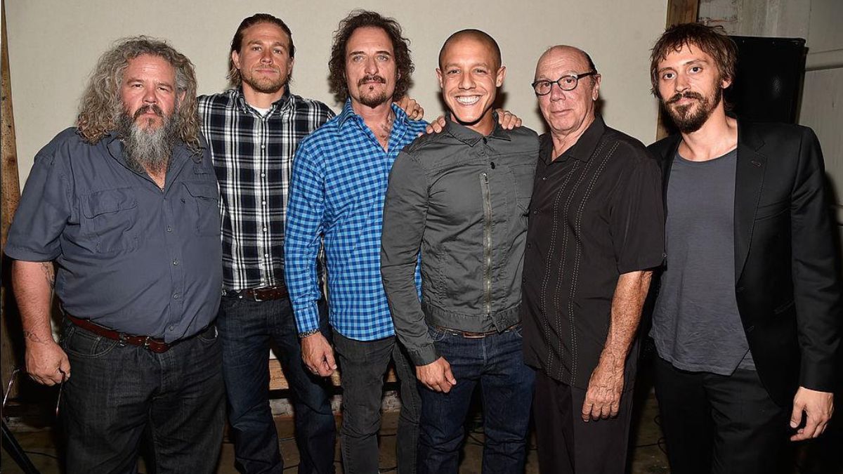 Charlie Hunnam riunisce il cast di Sons of Anarchy 12 anni dopo il finale. Cos'è Legends e perché questo ritorno non è un normale revival.