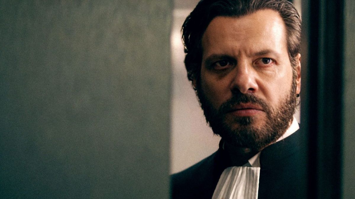 Su Netflix Un buon avvocato: il thriller giudiziario francese su un avvocato dipendente dalla cocaina, che deve salvare lavoro e reputazione.