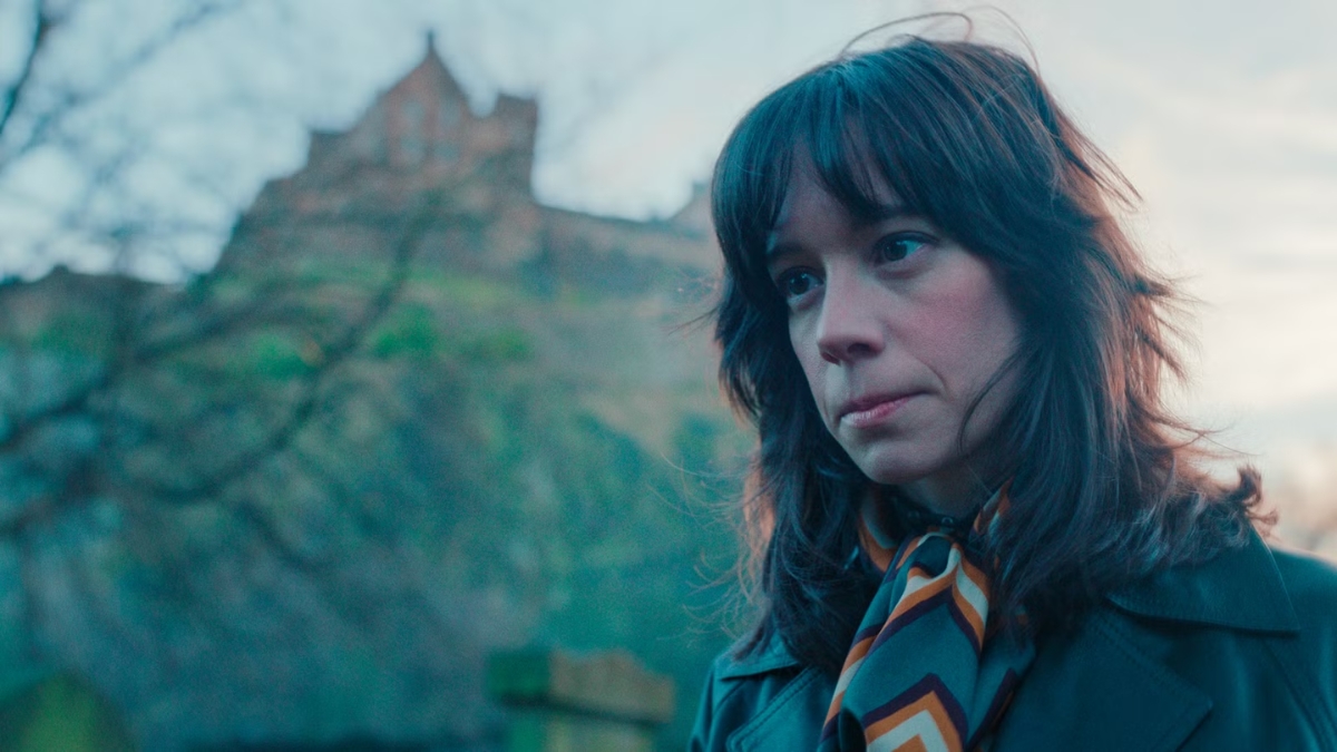 Chloe Pirrie nei panni di Merritt Lingard, la procuratrice scomparsa di Dept. Q