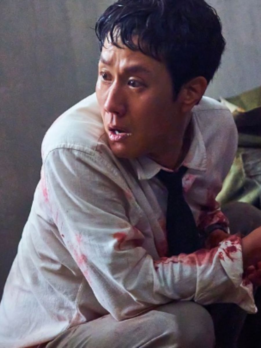 Un professore trova una borsa piena di soldi e finisce nelle mani di pericolosi criminali. Scopri A Model Family, il thriller coreano su Netflix.