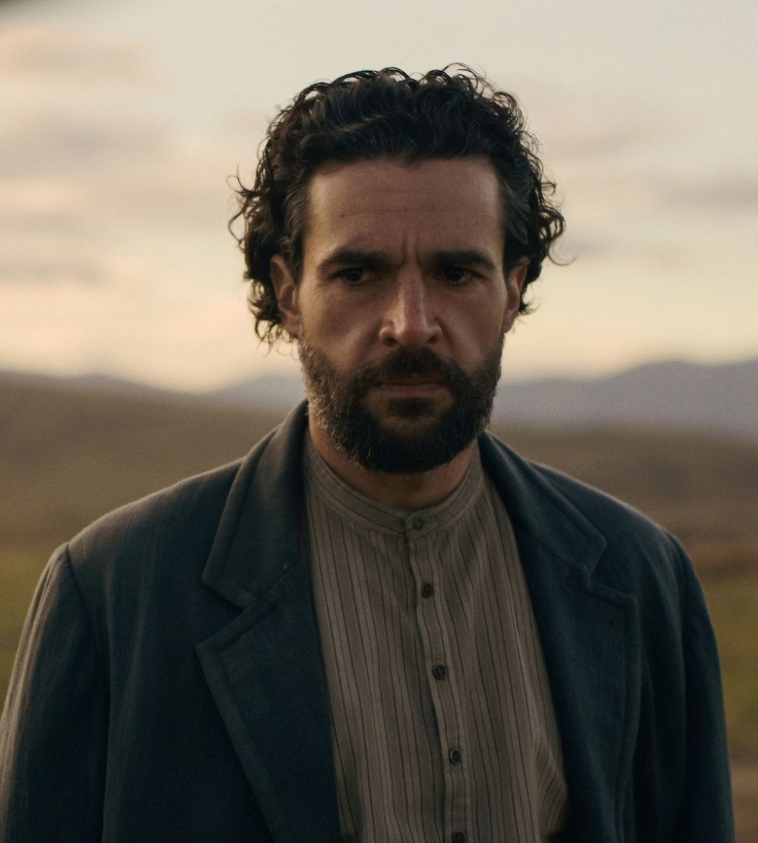 Chi è Christopher Abbott, Adam ne La valle dell'Eden? Dai ruoli in The Sinner e Wolf Man alla vita privata: carriera e curiosità sull'attore.