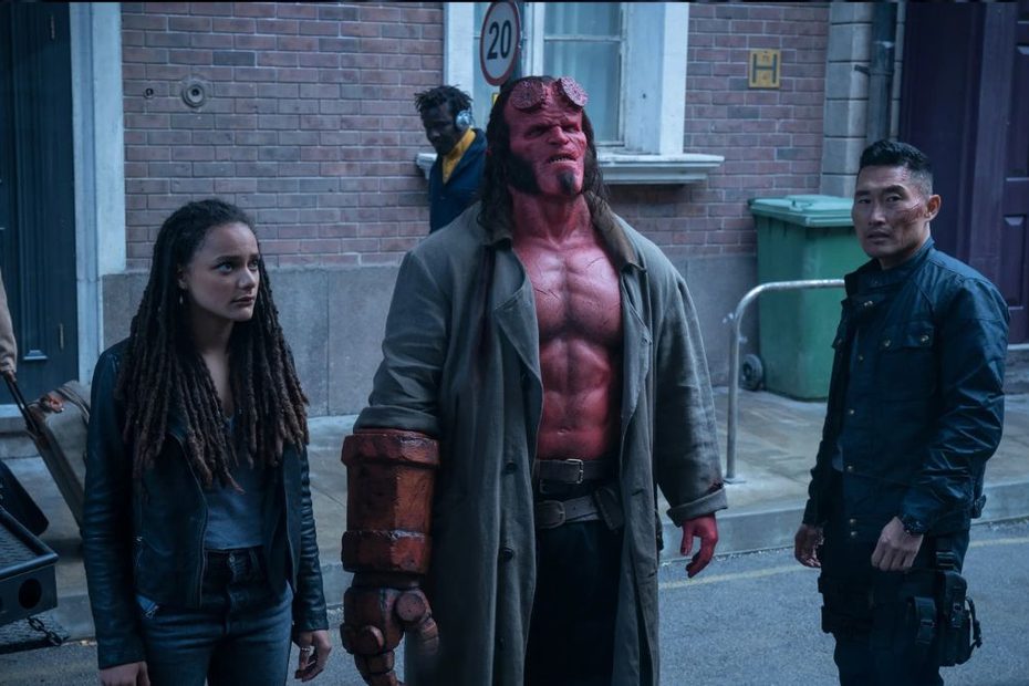 David Harbour torna su Netflix con Hellboy, ora terzo in Top 10. Il reboot bocciato dalla critica merita una seconda possibilità? Per noi, sì