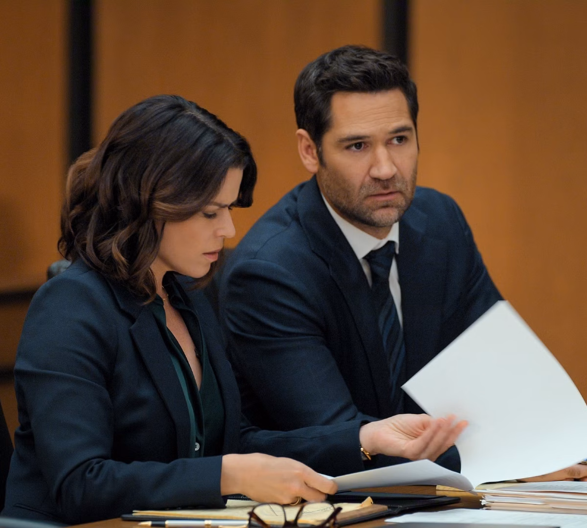 The Lincoln Lawyer finirà con la stagione 5, ma Netflix sviluppa uno spin-off con Cobie Smulders. Al centro la sorellastra di Mickey Haller.