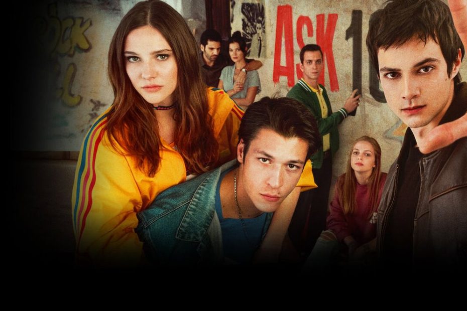 Nella Istanbul degli anni Novanta, cinque adolescenti sfidano le regole e scoprono l'amore. Ecco Love 101, la serie turca su Netflix da riscoprire.