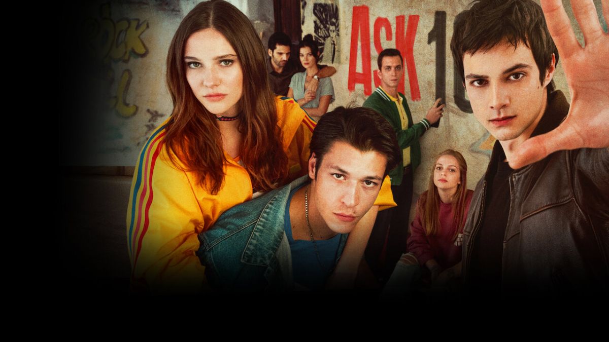 Nella Istanbul degli anni Novanta, cinque adolescenti sfidano le regole e scoprono l'amore. Ecco Love 101, la serie turca su Netflix da riscoprire.