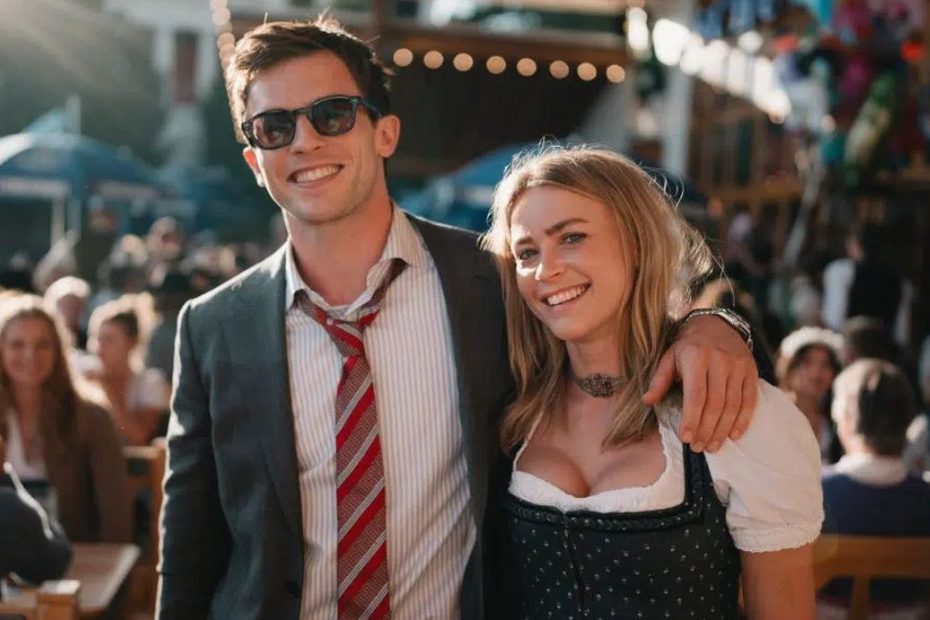 Netflix prepara Oktoberfest, la commedia romantica con Jeanne Goursaud e Jannis Niewöhner. Scopri trama, cast, prime immagini e quando esce.