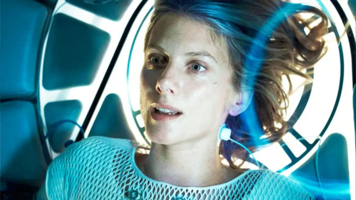 Una donna intrappolata in una capsula e il 90% su Rotten Tomatoes. Scopri perché Oxygen è un thriller Netflix da riscoprire.